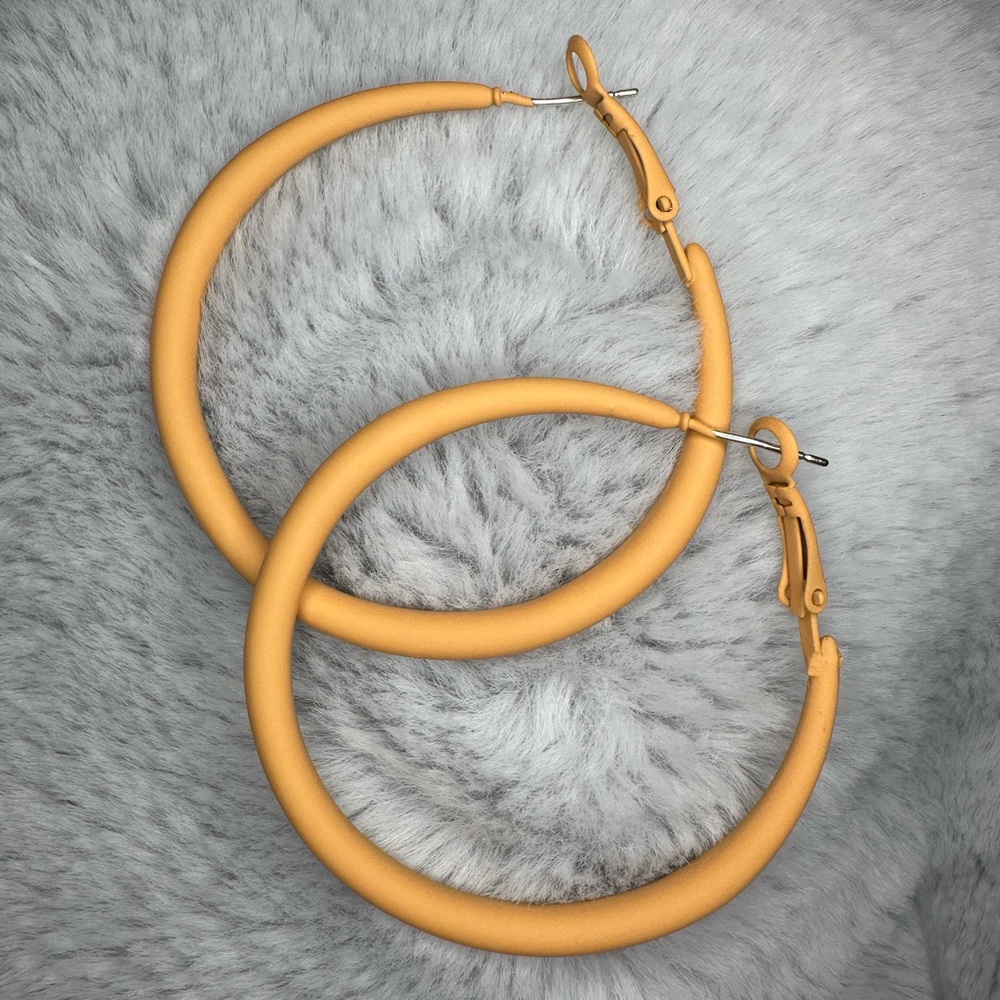 Beige Hoop Earrings 💰FREE WHEN BUNDLED💰